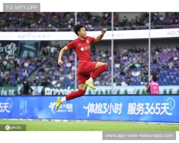 重庆铜梁龙迪马塔禁区内扣球，晃开防守后推射偏出